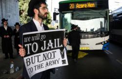 Tolak Dikirim Perang, Ratusan Yahudi Ultra-Ortodoks Serbu Rumah Kepala Polisi Militer Israel