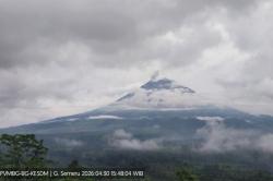 Gunung Semeru Meletus Sore Ini, Muntahkan Abu Vulkanis Setinggi 500 Meter<
