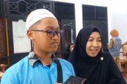 Haru! Pelajar SMP Jadi Jemaah Haji Termuda di Semarang, Berangkat di Usia 14 Tahun