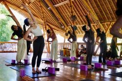 Dari Yoga hingga Refleksi Diri, Cara Gen Z Jaga Ketenangan