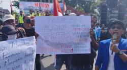 Ribuan Nelayan Pati Demo di Kantor Bupati, Protes Kenaikan Harga BBM Non-Subsidi<