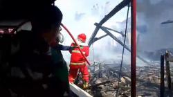Kebakaran di Permukiman Padat Situbondo, 3 Rumah Hangus<