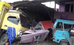 Kecelakaan di Maros, Truk Angkut Jeruk Nipis Hantam 2 Rumah dan Angkot<