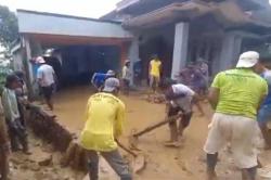 Longsor Timbun Permukiman Warga di Banyubiru Semarang, Akses Jalan Putus<