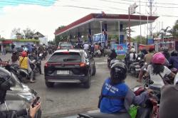 Antrean BBM Mengular di Palangka Raya, Warga Rela Tunggu Berjam-jam