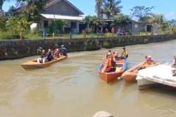 Pemuda Ditemukan Tewas di Rawa Pening Semarang, Kaki Terikat Aki Mobil dan Tabung Gas<