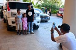Mobil Maung Prabowo Curi Perhatian Warga Filipina, Jadi Spot Foto