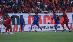 Hasil Persija vs Persib Babak Pertama: Maung Comeback Brutal Lewat Brace Adam Alis