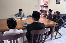 Dikawal Ketat Petugas, Tersangka Narkoba Nikahi Kekasih di Polres Salatiga<