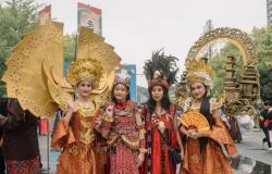 Desainer Cilik Tiara Annisa Harumkan Indonesia Tampilkan Budaya Nusantara di Hiroshima Festival