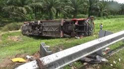 Bus Bawa Puluhan Penumpang Terguling di Tol Kualanamu–Tebing Tinggi, 4 Tewas 19 Luka<