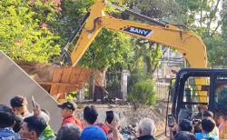 Jadi Ajang Pesta Miras, 50 Kios Liar di Jalan Eyckman Bandung Dibongkar Paksa<