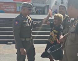 Pengemis Modus Ngesot di Jam Gadang Bukittinggi Ditangkap, Ternyata Bisa Jalan