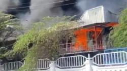 Detik-Detik Kobaran Api di Parkiran PT Arami Jaya Purworejo, Berawal Asap di Lantai Atas<