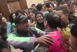 Momen Haru Nadiem Disambut Driver Ojol usai Dituntut 18 Tahun Bui: Saya Gak Sendirian!