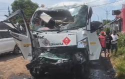 Kecelakaan Beruntun 4 Kendaraan di Pantura Situbondo, Pemotor Tewas<
