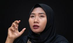 Herawati Gemetaran usai Ponselnya Dibanting Erin Taulany, Ngaku Takut usai Dipukul Sapu Lidi