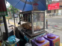 BRI Ubah Wajah Warung Kelontong, Beli Gorengan Rp2.000 Tinggal Tap