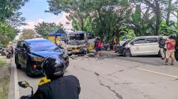 3 Kendaraan Tabrakan Beruntun di Bojonegoro, 4 Orang Dievakuasi ke RSUD Bojonegoro<