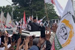 Momen Prabowo Sapa Massa Aksi di Depan Gedung DPR usai Hadiri Rapat Paripurna