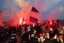 Ribuan Bobotoh Padati Flyover Pasupati, Rayakan Persib Juara Liga 3 Kali Beruntun