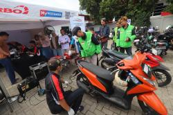 Antusiasme Warga dan Ojol Ikuti Uji Emisi Gratis Kendaraan di SPBU Pertamina