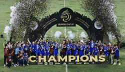 Persib Hattrick Juara Super League 2025-2026, Persija Angkat Topi