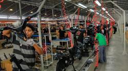 Melihat Proses Perakitan Sepeda dan Motor Listrik di Semarang