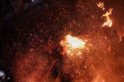 Tradisi Perang Obor di Desa Tegalsambi Jepara
