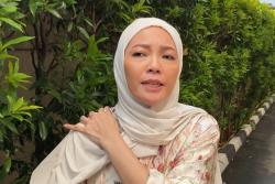 Istri Jenguk Eks Menag Yaqut di Rutan KPK, Bawakan Tempe Goreng