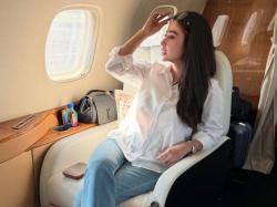 Heboh! Dewi Perssik Naik Private Jet Demi Lihat Hewan Kurban Iduladha