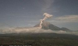 Gunung Semeru Meletus 4 Kali Malam Ini, Muntahkan Abu Vulkanik 1.000 Meter