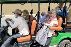 Kemenhaj Siagakan 19 Mobil Golf di Mina, Bantu Jemaah Haji Lansia dan Kelelahan
