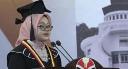 Rahasia Siti Jadi Wisudawan Terbaik UPI: Konsisten Baca Jurnal 10 Menit Sehari
