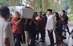 Jenazah Eks Menhan Ryamizard Ryacudu Tiba di Rumah Duka, Diiringi Isak Tangis
