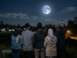 Apakah Melihat Blue Moon Malam Ini Bisa Berdampak pada Kesehatan? Ini Faktanya!