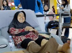 Viral 585 Lansia Dipijat Serentak se-Indonesia, Endingnya Raih Rekor MURI!