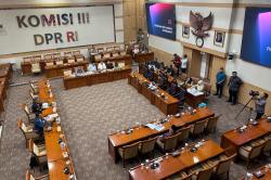 Bahas RUU Polri, Komisi III DPR Usul Ada Aturan soal Keterlibatan Polisi di Ormas