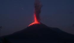 Gunung Lewotobi Laki-Laki Erupsi Malam Ini, Muntahkan Abu Vulkanik 1.500 Meter