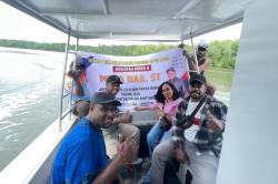 Naik Perahu Jemput Aspirasi, Musa Naa Temukan Jalan Rusak dan Minimnya Layanan Dasar