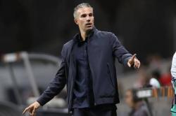 Robin van Persie Dipecat Feyenoord, Lolos Liga Champions Tak Cukup!