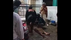 Tragis! Terjerat Kabel Menjuntai, Emak-Emak di Jember Jatuh dari Motor