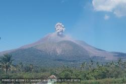Gunung Lewotobi Laki-Laki Erupsi, Kolom Abu Tebal Membubung Setinggi 400 Meter
