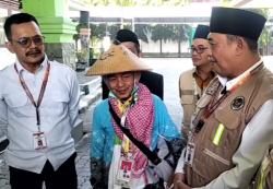 Terungkap! Ini Alasan Jemaah Haji Lansia Jalan Kaki Boyolali-Semarang demi Nazar