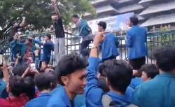 Mahasiswa Undip Gelar Demo di Depan DPRD Jateng, Suarakan Sejumlah Tuntutan