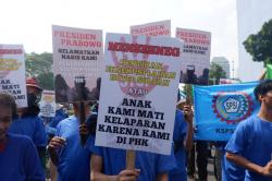 Terancam PHK, Ratusan Pekerja Tolak Eksekusi Hotel Sultan