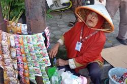 Cerita Nenek Tukang Parkir di Brebes Gagalkan Rampok Pecah Kaca Hendak Ambil Uang Rp3,6 Miliar