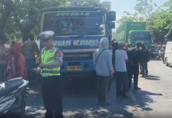 Kronologi Pemotor Tewas Terlindas Truk Tangki Air di Surabaya, Gagal Salip dari Kiri