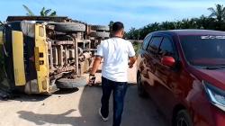 Hati-Hati! Jalan Utama Menuju Ibu Kota Rokan Hilir Rusak Parah, Truk Sering Terbalik