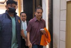 Roy Suryo-Dokter Tifa Dibawa ke RS Polri, Cek Kesehatan jelang Pelimpahan